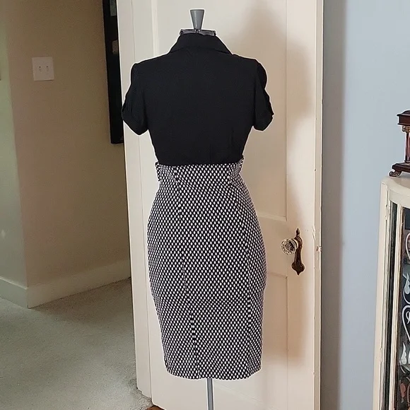 Retro Wiggle Dress - Picture 7 of 12